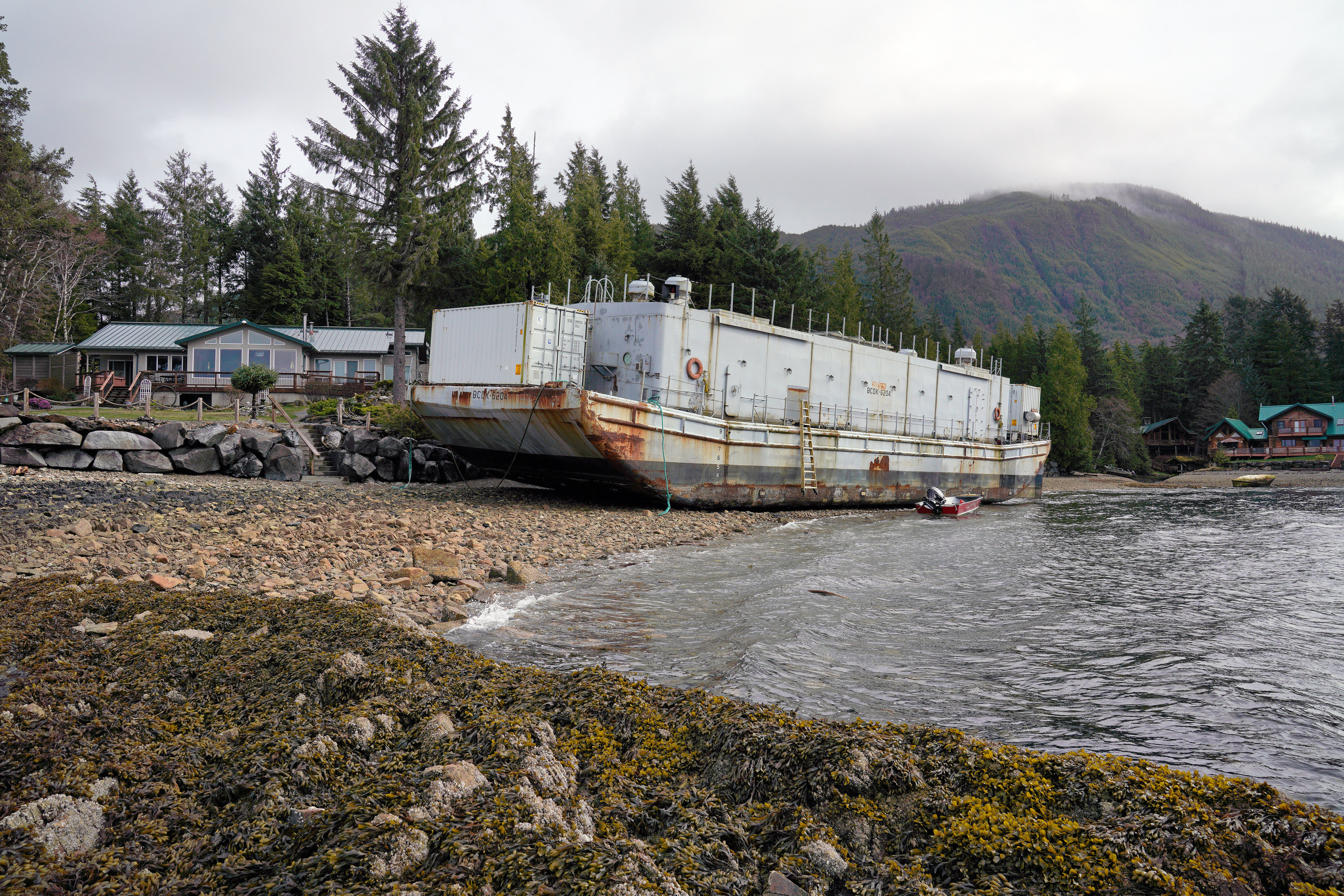 Barge refloat 033022 04